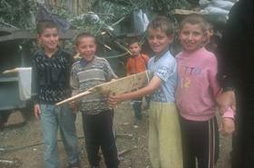 �q�ǂ������͗V�т��u�푈�������v