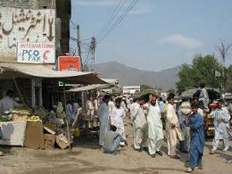 �����̐i�ޖk���̒��}���J���h�B�\�ʓI�ɂ͕��a�Ȓ����B