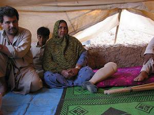 アフガニスタンにいるとき地雷で左足を失ったフーリグルさんは義足を使っていた